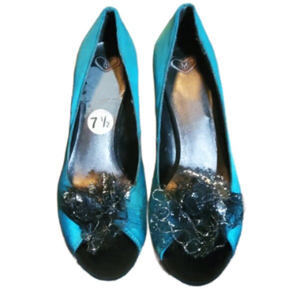 NEW Madeline Turquoise Blue Upper Silk Cover & Bow Stylish High Heel Pump SZ 7.5 - Picture 2 of 7